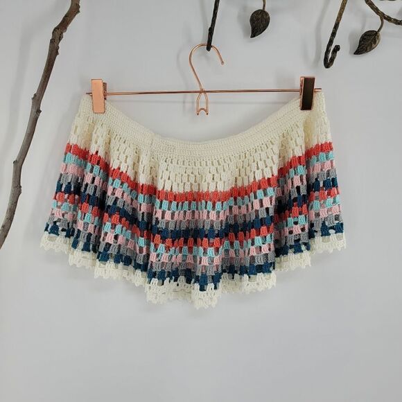 My beachy side sits in hip.hand crochet skirt - Picture 2 of 5